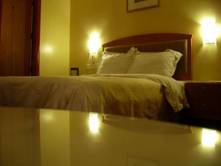 hotel-oxford-suites-makati.jpg